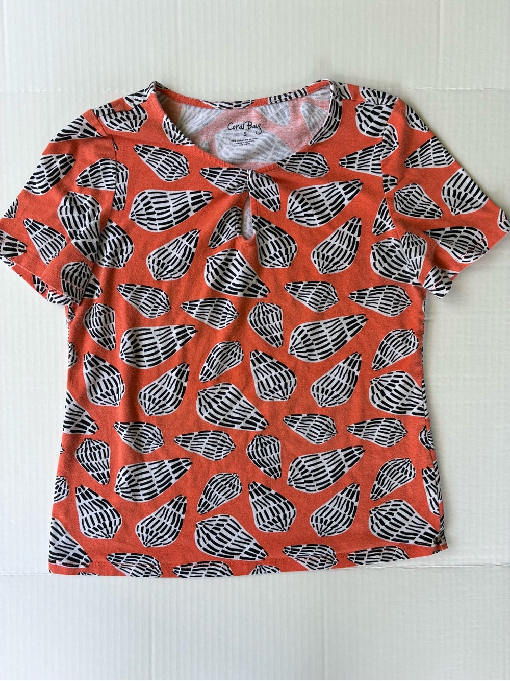 Coral Bay Women’s Short Sleeve Blouse Size Small Orange Sea Shell Print